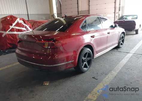 2018 Volkswagen Passat 2.0T R-Line/2.0T S z USA, uszkodzony, nr VIN 1VWAA7A31JC004669